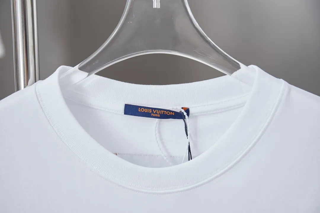 🅿️200 1V 25SS early spring new style Splash-ink graffiti toothbrush embroidered letter short sleeves Light luxury essential item for daily commuting for men and women Correct version Welcome to compare Detailed features · 320g 100% pure cotton double yarn jersey fabric · Custom dyed in the same vat, special thickened 32 pieces double-strand 1X1 thread . Splash-ink graffiti hand-painted LV letter printing · Imported Tajima machine embroidery toothbrush embroidery technology · Double-needle sewing and cross-seam technology · Original main mark, washed tag, brand moisture-proof paper packaging Color: black/white Size: S/M/L/XL
